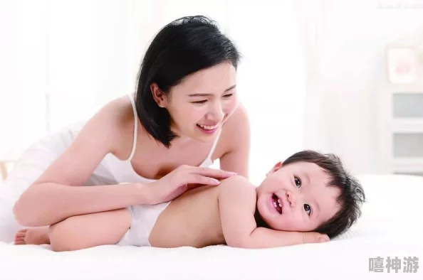 年轻夫妻把小孩哄睡后开监控，意外发现宝宝房间里的神秘现象让他们惊讶不已，真相令人感到不可思议！