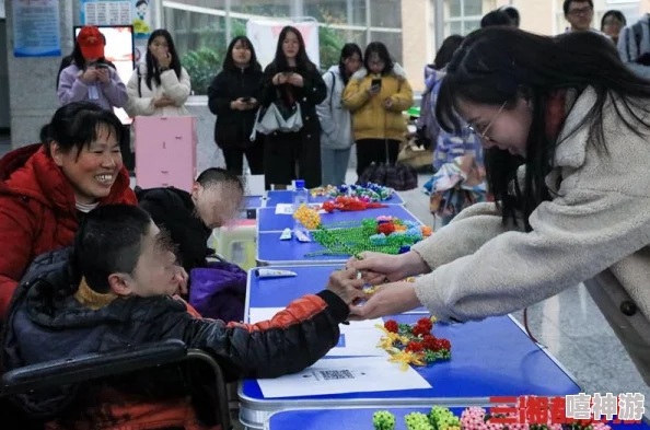 男生把坤坤放进女生的包里，结果引发了一场意想不到的校园趣事和大家的热议与讨论