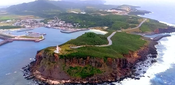 日本大一大二大三在一起读吗电影：探讨大学生之间的友谊与成长，反映青春岁月中的困惑与梦想