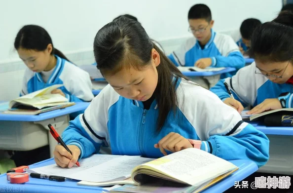 我把英语老师抄了一遍节课,反思教育方式与学生学习效果之间的关系值得深入探讨 我把英语老师抄了一遍节课,反思教育方式与学生学习效果之间的关系值得深入探讨
