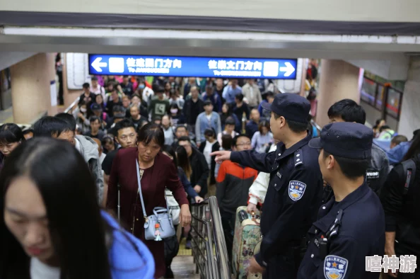 张警犬9分10秒头撞玻璃网盘,勇敢执法展现忠诚精神与无畏担当,引发网友热议与感动 张警犬9分10秒头撞玻璃网盘,勇敢执法展现忠诚精神与无畏担当,引发网友热议与感动