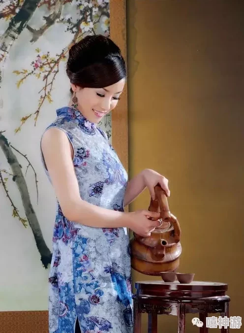 萌白酱金丝黑色旗袍,展现优雅气质与时尚魅力的完美结合,引领新一季潮流风向标 萌白酱金丝黑色旗袍,展现优雅气质与时尚魅力的完美结合,引领新一季潮流风向标