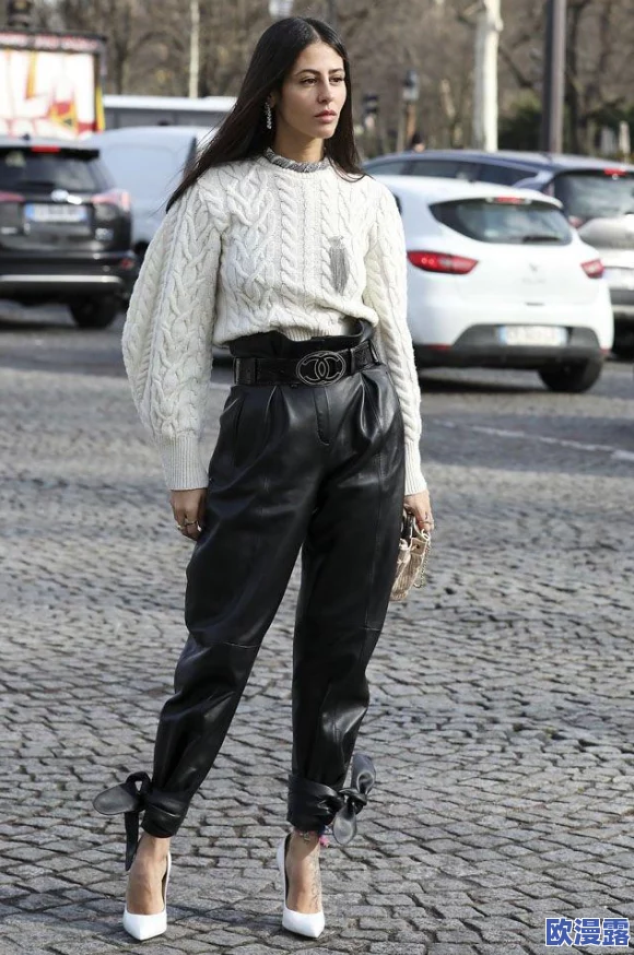 两个猛男-脱-了-内-裤-玩jiji,展现了他们的勇敢和自信 两个猛男-脱-了-内-裤-玩jiji,展现了他们的勇敢和自信