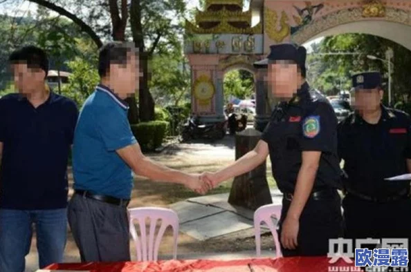 提枪进入两扇门:警方成功破获一起跨省贩毒案,抓捕嫌疑人十余名并缴获大量毒品 提枪进入两扇门:警方成功破获一起跨省贩毒案,抓捕嫌疑人十余名并缴获大量毒品