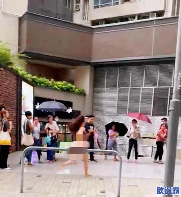 无遮挡男女＂震惊曝光：街头竟然出现大规模裸体游行，市民反应不一引发热议！