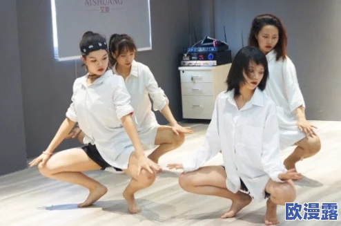 女教师-脱-了-内-裤-让我爽,课堂上的禁忌与欲望交织的心理分析与社会影响研究 女教师-脱-了-内-裤-让我爽,课堂上的禁忌与欲望交织的心理分析与社会影响研究