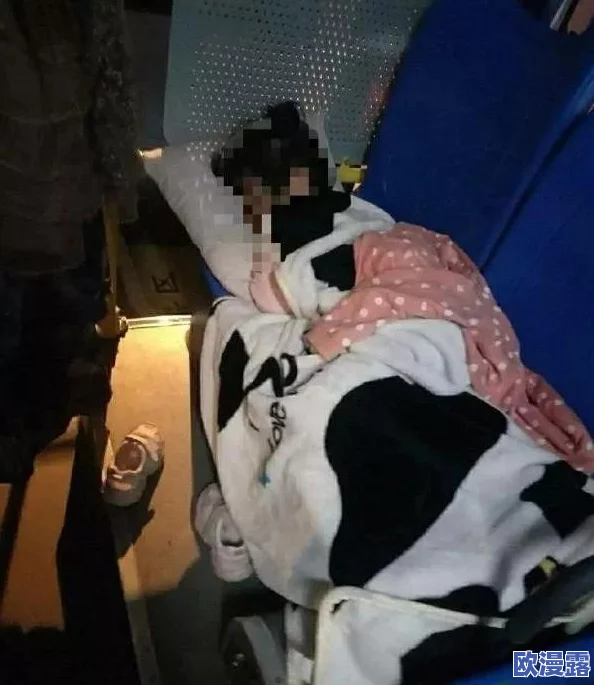 男的一边揉女的胸一边摸下面，竟然引发了全网热议，网友们纷纷表示无法接受这样的行为！