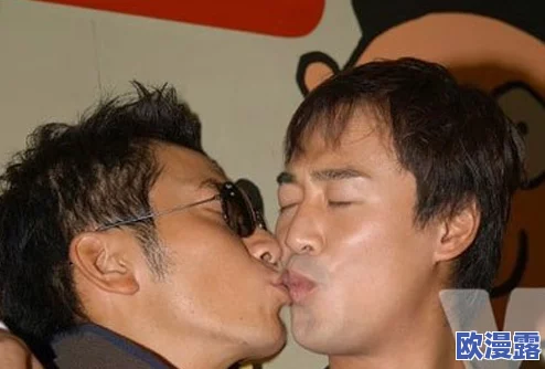 男男熟睡同性摸硬了，惊人事件曝光：亲密行为引发热议，网友纷纷讨论道德底线与个人隐私！