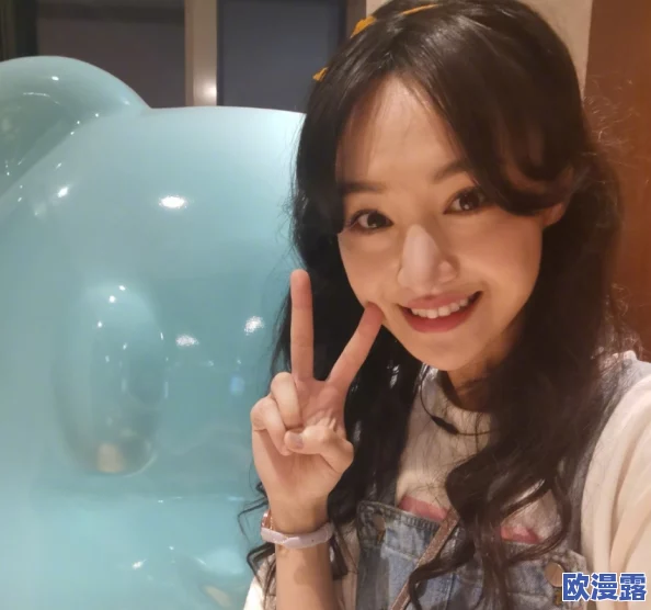 汤芳大胆玉门打开无遮挡，惊爆众人眼球，突破禁忌引发热议，网友热烈讨论其背后真相！