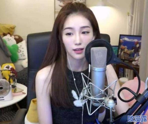 国产主播福利在线：震惊！某知名主播竟然在直播中意外曝光私人生活，粉丝反应热烈引发热议！