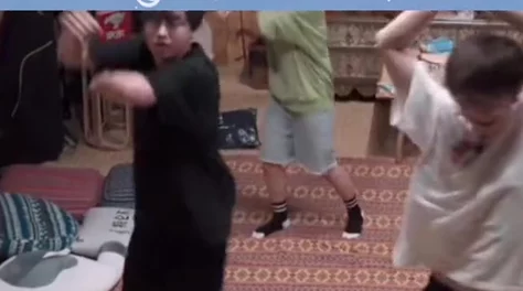 把坤坤插进桃子里视频，这个视频展示了一个创意十足的搞笑场景，吸引了众多网友的关注与讨论