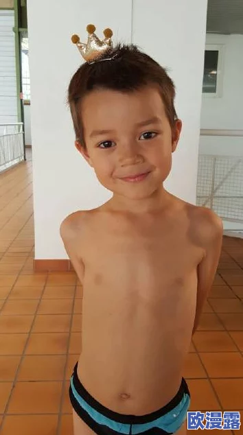 可爱裸小男生全身精